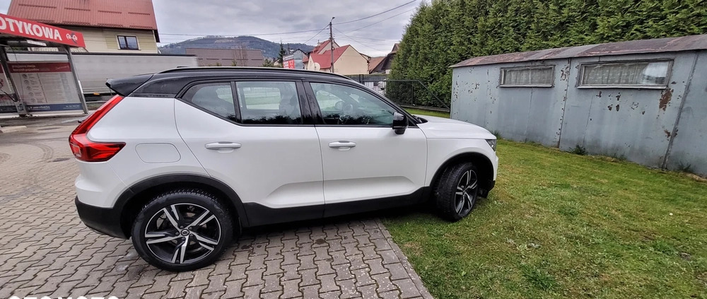 Volvo XC 40 cena 133000 przebieg: 68000, rok produkcji 2018 z Gryfów Śląski małe 277